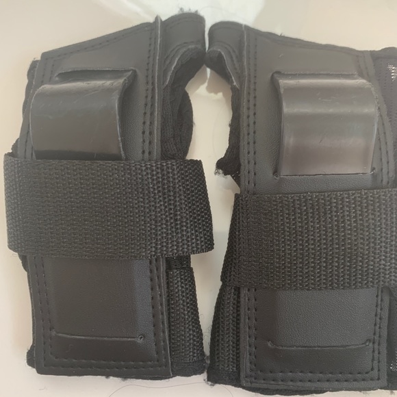 Triple Eight wrist guards - Picture 4 of 5